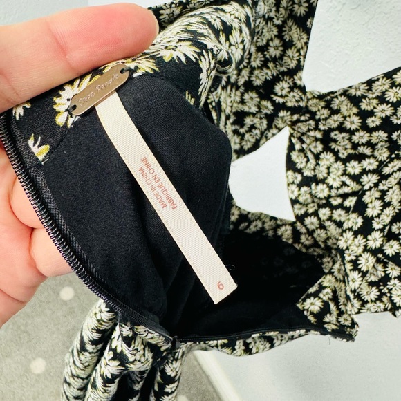 Free People Daisy Print Cutout Front Twist Flutter Sleeve Mini Dress w Open Back - Picture 7 of 9